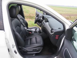 Mercedes B-klasse 1.8 122pk  Avangarde Euro 6 159.000km Orgineel  mpv Leer Navigatie Stoelverwarming picture 5