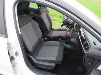 Citroën C3 1.2 Pure Tech 83pk 5drs Airco 2019  Navigatie picture 26