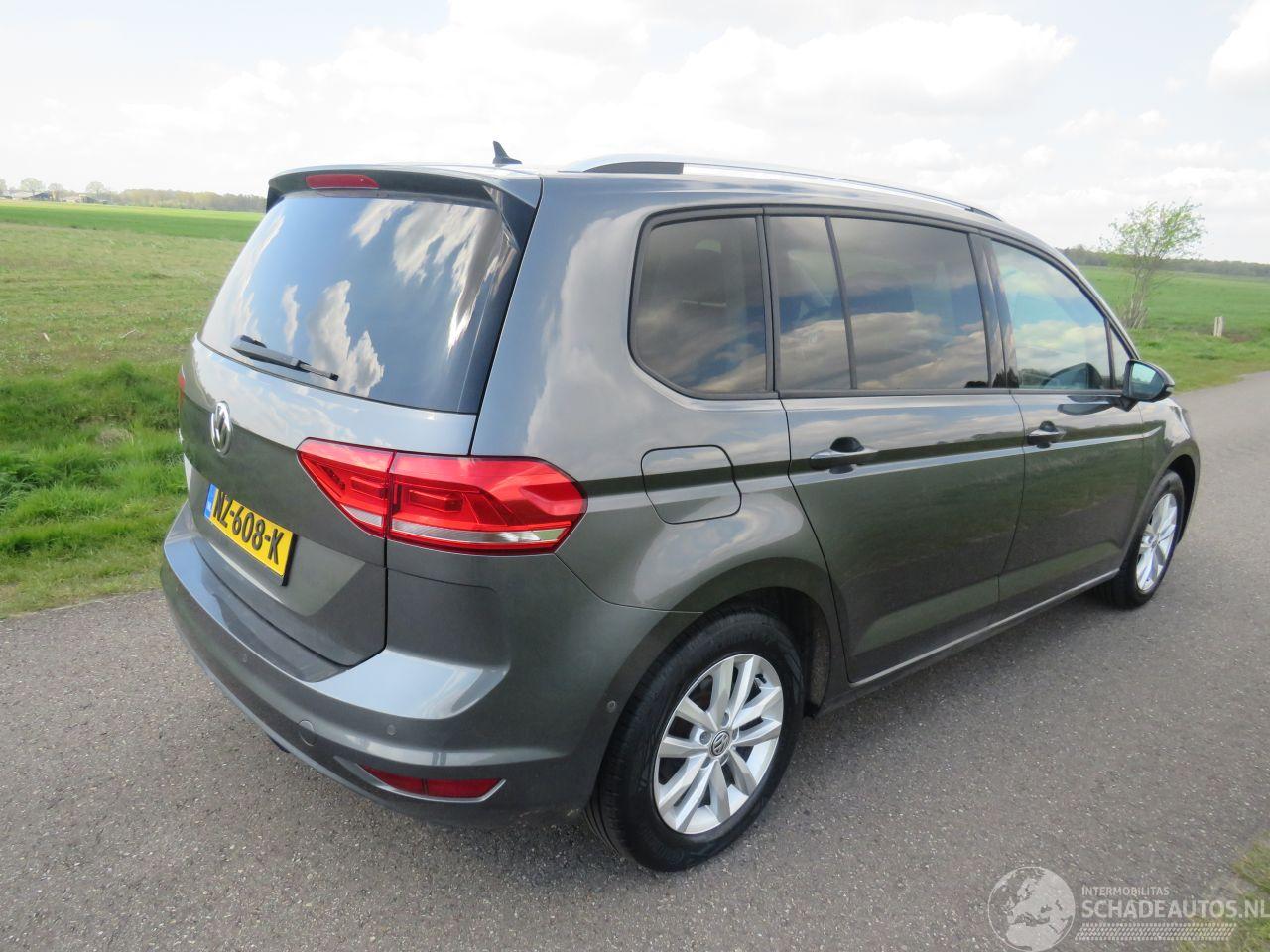 Volkswagen Touran 1.4 TSi  150pk 7 PERSOONS Camera Navigatie  2016  140.000km stoelverwarming