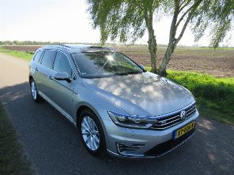 Avarii autoturisme Volkswagen Passat 1.4 TSI GTE 156 pk Aut  Hybride Benzine Electrich  Connected Series Plus[ nieuw nieuw staat 2016/11