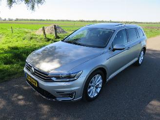 Unfallwagen Volkswagen Passat 1.4 TSI GTE 156 pk Aut  Hybride Benzine Electrich  Connected Series Plus[ nieuw nieuw staat 2016/11
