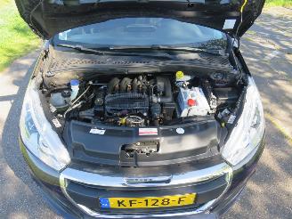 Peugeot 208 1.2 82pk  60.000km nap Pure Tech Action Navigatie Airco 2016  [ nieuwstaat picture 14