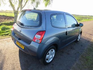 Renault Twingo 1.2 75pk170.000 km 2011-11 Airco schadevrij picture 11