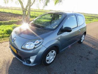 Renault Twingo 1.2 75pk170.000 km 2011-11 Airco schadevrij picture 2