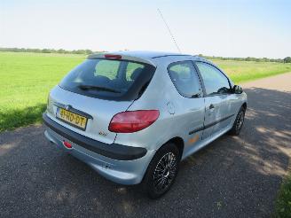 Peugeot 206 1.6 16v XT Automaat  120.000km nap Airco picture 7