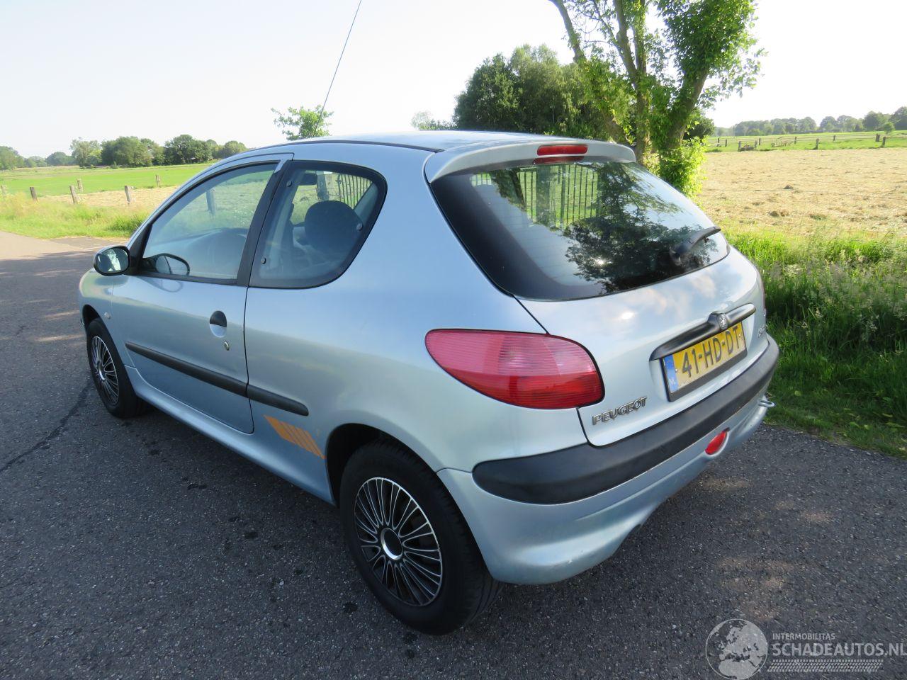 Peugeot 206 1.6 16v XT Automaat 120.000km nap Airco