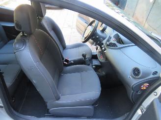 Renault Twingo 1.2 16v Dynamique Schadevrij!!! 2010  Airco Cruiscontrolle top top staat picture 2