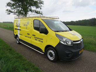 dommages fourgonnettes/vécules utilitaires Opel Vivaro 1.6 CDTI 120pk  Lengte 2 H1 Edition  Airco  2015  Topstaat 2015/11