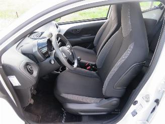 Toyota Aygo 1.0 VVT-I  57.000km nap X Fun  2019 5drs Airco picture 14