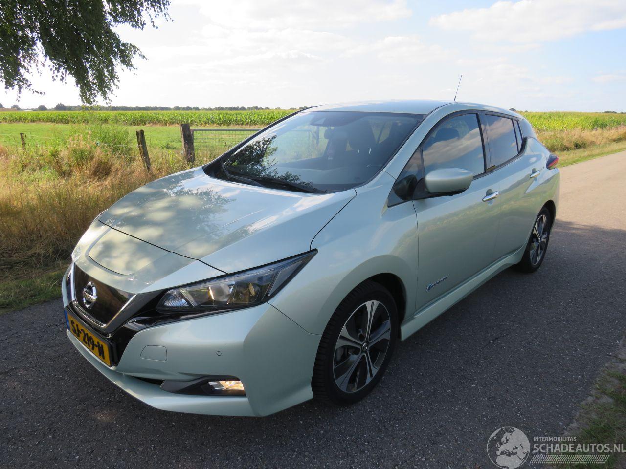 Nissan Leaf 2.ZERO EDITION 40 kWh Elektrisch Automaat Camera Stoelverwarming Navigatie schadevrij
