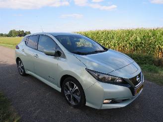 skadebil auto Nissan Leaf 2.ZERO EDITION 40 kWh Elektrisch Automaat Camera Stoelverwarming Navigatie schadevrij 2018/4