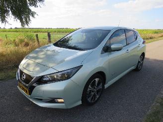 Schadeauto Nissan Leaf 2.ZERO EDITION 40 kWh Elektrisch Automaat Camera Stoelverwarming Navigatie schadevrij 2018/4