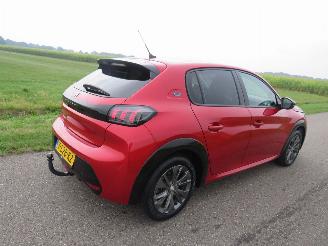 Vaurioauto  passenger cars Peugeot 208 e 208 Ev GT 350 50kw Automaat   3.000km!!!!!! Nap Camera Navi Clima Stoelverwarmig 2022/12