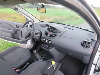Renault Twingo 1.2 16v 2012-12   Airco  Schadevrij  nette auto picture 16