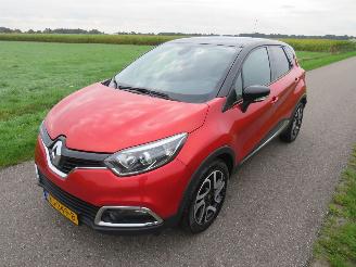 Vaurioauto  passenger cars Renault Captur 0.9 TCE Dynamique 2016 160.000km nap Navigatie Airco Euro 6 2016/10