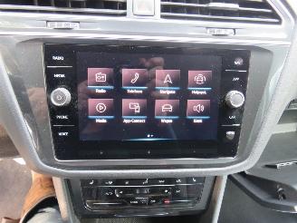 Volkswagen Tiguan 2.0 TDi 150pk  Automaat  117.000km Nap Life Business 2021  Topstaat picture 5