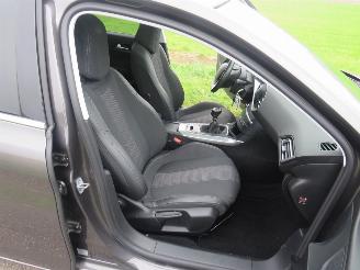 Peugeot 308 1.2 110pk Pure Tech 133.000km nap Camera Navigatie clima  panoramadak  2020 nieuwstaat picture 6