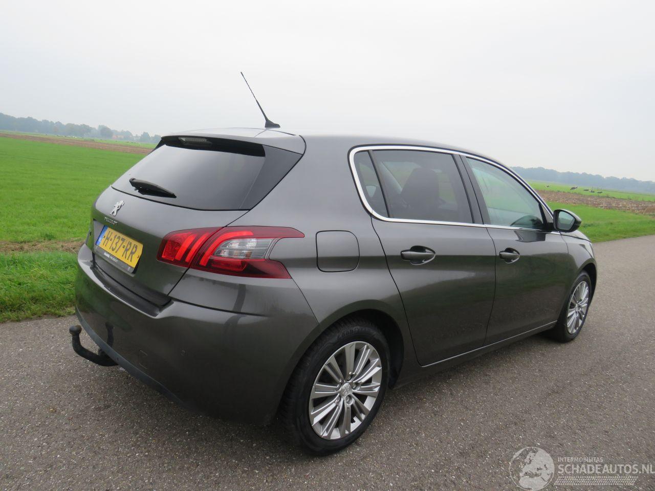Peugeot 308 1.2 110pk Pure Tech 133.000km nap Camera Navigatie clima  panoramadak  2020 nieuwstaat