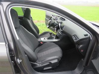 Peugeot 308 1.2 110pk Pure Tech 133.000km nap Camera Navigatie clima  panoramadak  2020 nieuwstaat picture 16