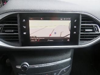 Peugeot 308 1.2 110pk Pure Tech 133.000km nap Camera Navigatie clima  panoramadak  2020 nieuwstaat picture 15