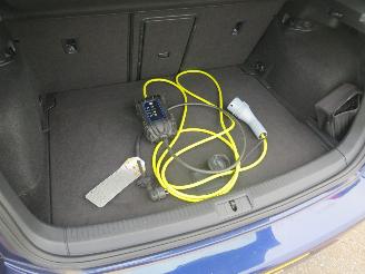 Volkswagen e-Golf Golf Elektrisch Automaat 57.000km Orgineel Edtion  2019  instappen en rijden Camera  Navigatie stoelverwarming picture 3