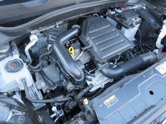 Volkswagen T-Cross 1.0 TSi Life 95pk Euro 6 Camera Navigatie clima sportstoelen  enz enz picture 8