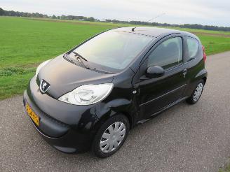 Peugeot 107 1.0 12v XS 68pk Splinter Nieuwe Apk  2008   Airco Topstaat picture 8