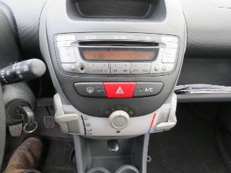 Peugeot 107 1.0 12v XS 68pk Splinter Nieuwe Apk  2008   Airco Topstaat picture 4