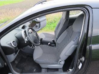 Peugeot 107 1.0 12v XS 68pk Splinter Nieuwe Apk  2008   Airco Topstaat picture 15