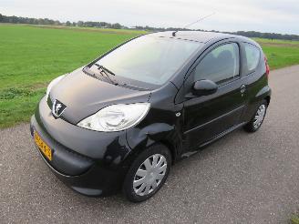 Peugeot 107 1.0 12v XS 68pk Splinter Nieuwe Apk  2008   Airco Topstaat picture 7