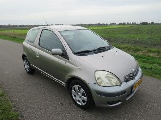 Toyota Yaris 1.3 VVT-1 LUNA 2003  NIEUWE APK!!! picture 9