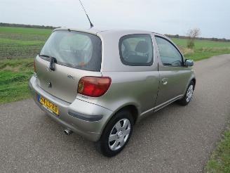 Toyota Yaris 1.3 VVT-1 LUNA 2003  NIEUWE APK!!! picture 4