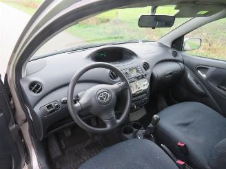 Toyota Yaris 1.3 VVT-1 LUNA 2003  NIEUWE APK!!! picture 5