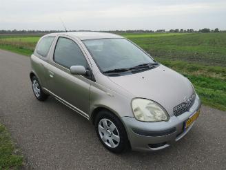 Toyota Yaris 1.3 VVT-1 LUNA 2003  NIEUWE APK!!! picture 10
