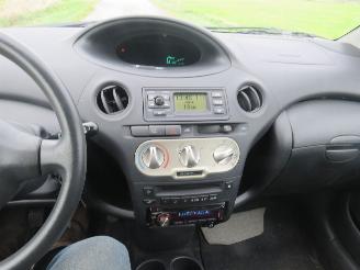 Toyota Yaris 1.3 VVT-1 LUNA 2003  NIEUWE APK!!! picture 14