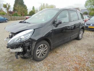damaged passenger cars Renault Grand-espace Grand Scénic 1.2 TCe Limited 7p. 2016/1