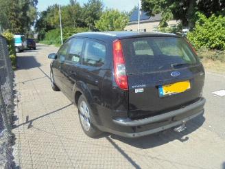 uszkodzony samochody osobowe Ford  Focus Wagon 1.8-16V Amb. FlexiF. 2007/10