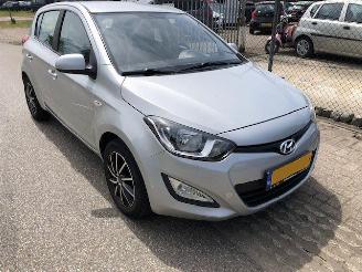 Vaurioauto  passenger cars Hyundai I-20 1.2 i motion 2012/9