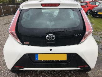 Toyota Aygo Aygo 1.0 VVT-i x-play picture 3