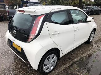 Toyota Aygo Aygo 1.0 VVT-i x-play picture 4