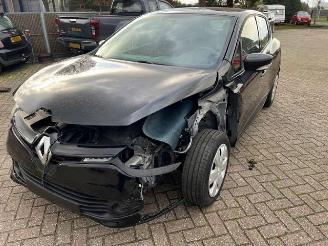 uszkodzony samochody osobowe Renault Clio  2015/11