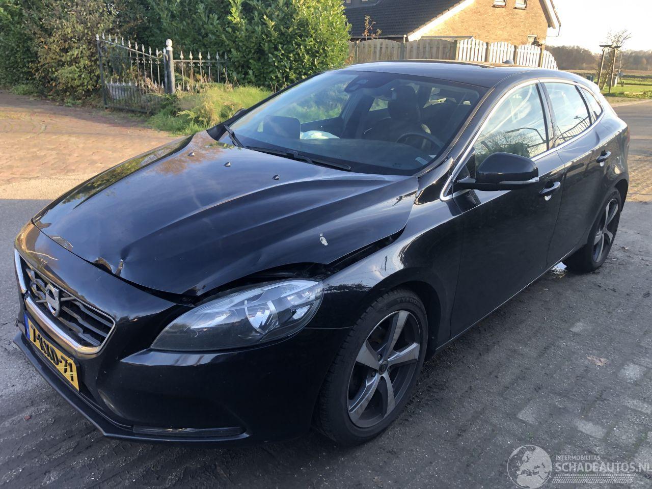 Volvo V-40 V40 1.6 D2 Momentum