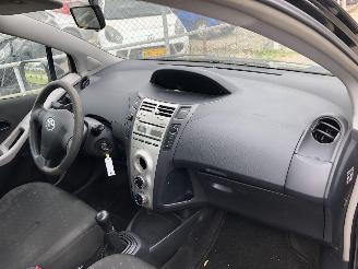 Toyota Yaris 1.0 VVTI picture 10