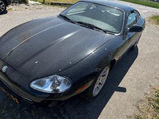 Vaurioauto  passenger cars Jaguar Xk-8 v8 coupe 1999/10