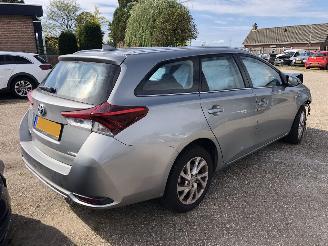 Toyota Auris Touring Sports 1.8 hybrid black edition picture 2