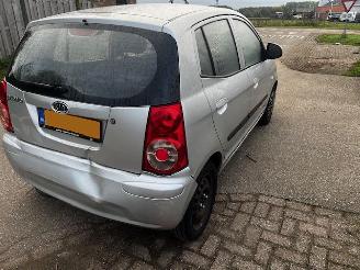 Kia Picanto  picture 5