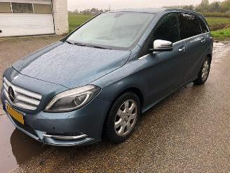 Vaurioauto  passenger cars Mercedes B-klasse 180cdi 2014/6
