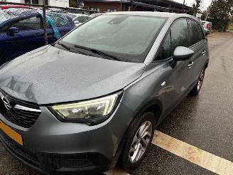 Vaurioauto  passenger cars Opel Crossland 1.2 innovation 2018/10