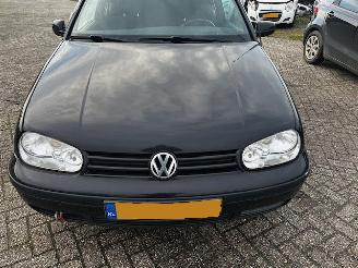 Damaged car Volkswagen Golf 1.8 trendline 1999/4