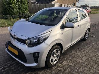 damaged passenger cars Kia Picanto Picanto 1.0 CVVT EconomyPlusLine 2019/1
